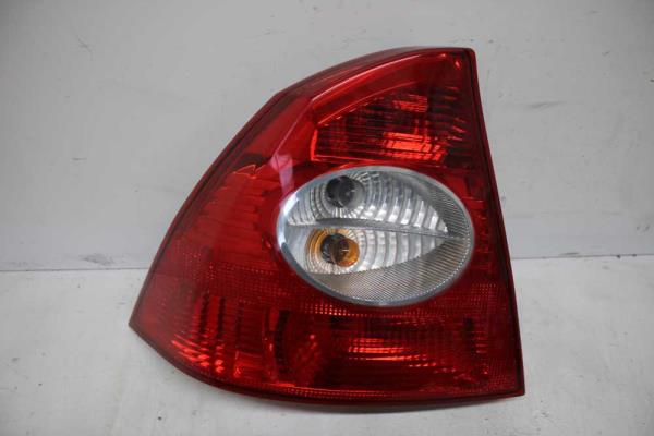 FEU ARRIERE GAUCHE FORD FOCUS 4 PORTES 11/2004-1/2008 - Vue 1